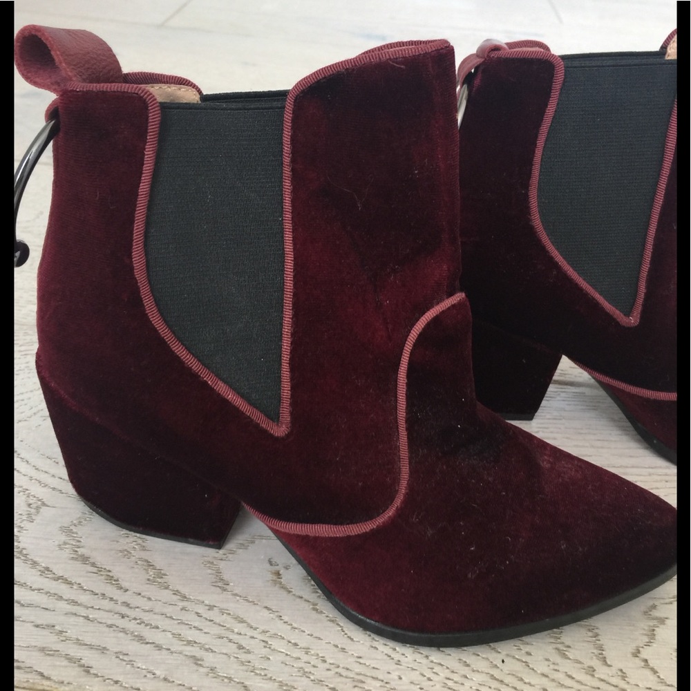 NWT JAGGER burgundy velveteen ankle boots size 36